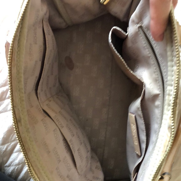 Micheal kors bag! - Picture 3 of 4